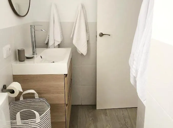 Casa Alejandro 7 Vistas アロナ